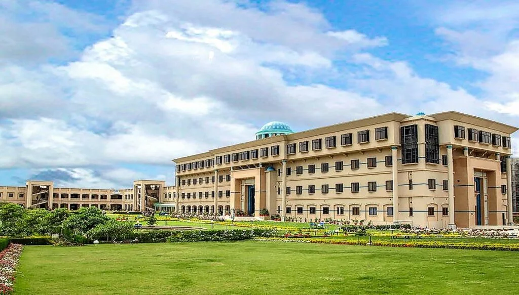 Fast University DHA Multan